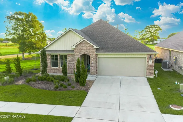$1,900 | 101 Acadian Lk Drive, Duson, LA 70529