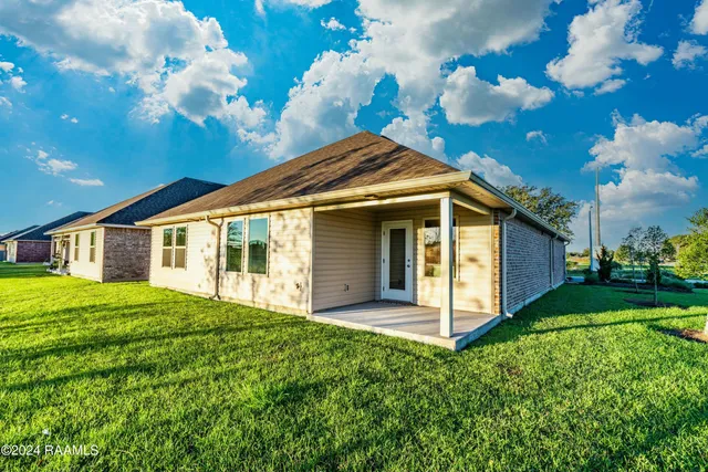 $1,900 | 101 Acadian Lk Drive, Duson, LA 70529