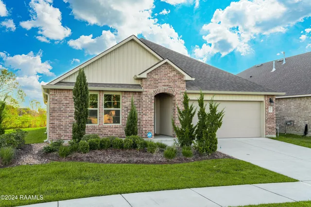 $1,900 | 101 Acadian Lk Drive, Duson, LA 70529