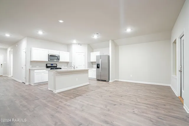 $1,900 | 101 Acadian Lk Drive, Duson, LA 70529