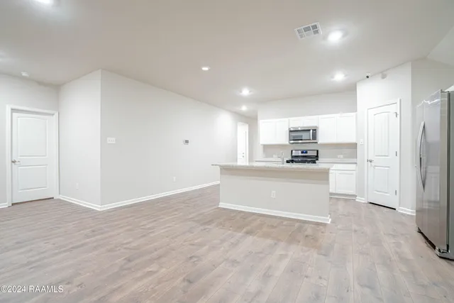 $1,900 | 101 Acadian Lk Drive, Duson, LA 70529