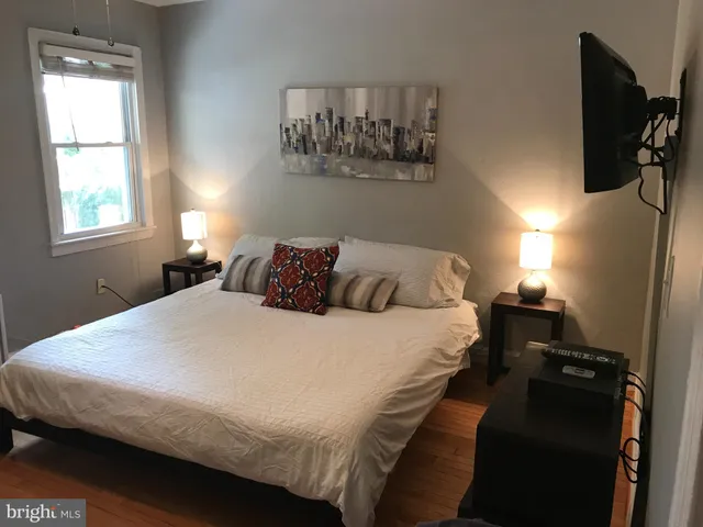 $1,950 | 731 13th Street Northeast, Unit 1, Washington, DC 20002