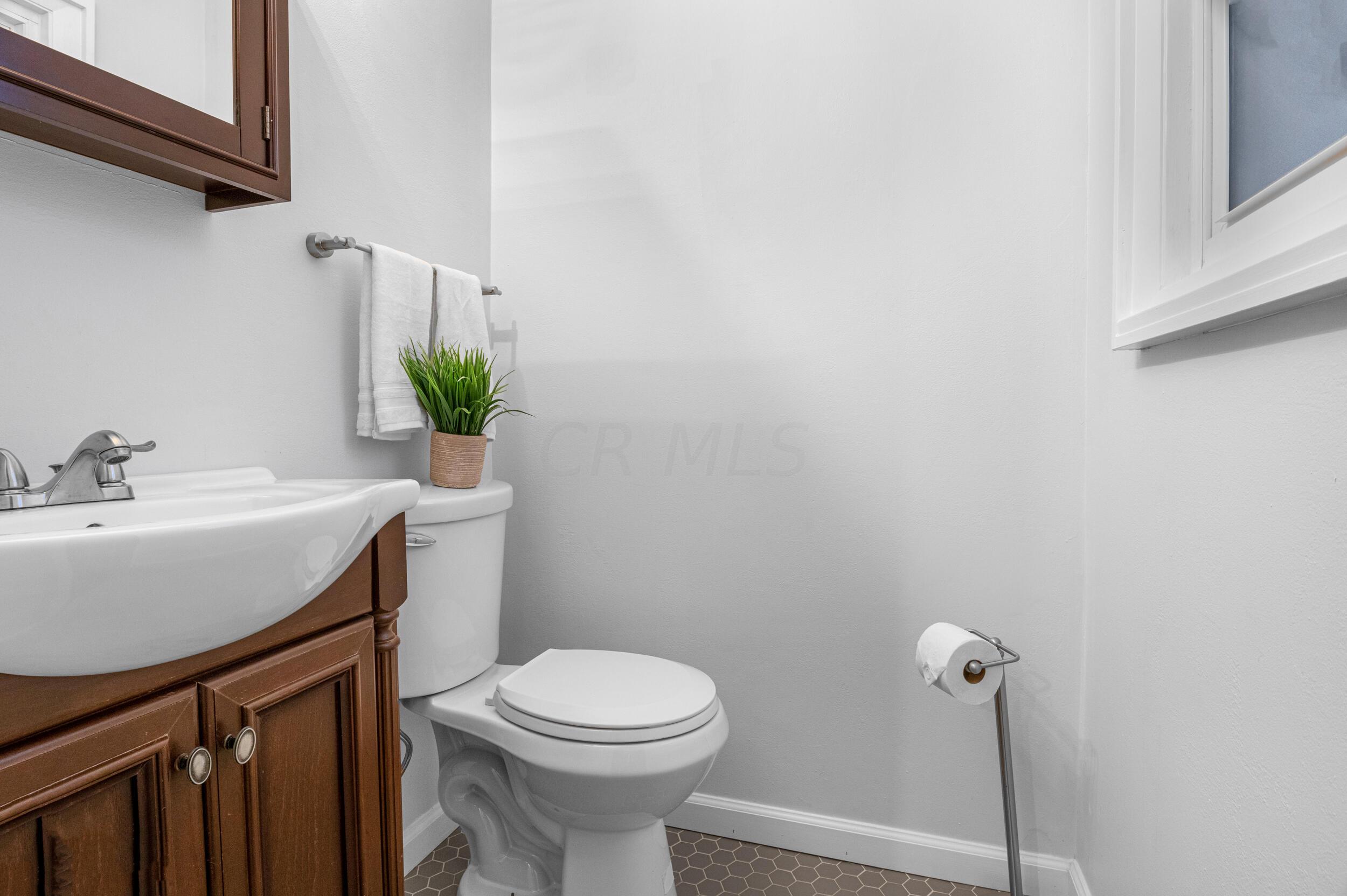 2189 Inchcliff Road Columbus, OH 43221 - Photo 12 of 33 downstairs bathroom