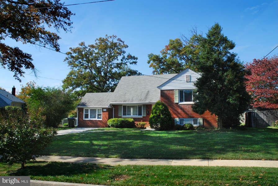 5916 Flanders Street Springfield, VA 22150 - Photo 1 of 30 Exterior (Front)