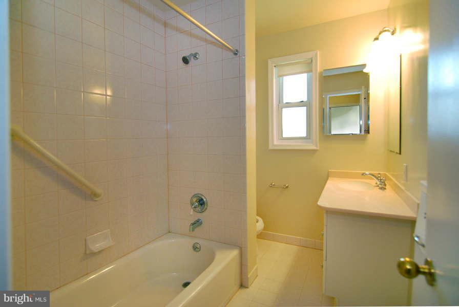 5916 Flanders Street Springfield, VA 22150 - Photo 16 of 30 Bath
