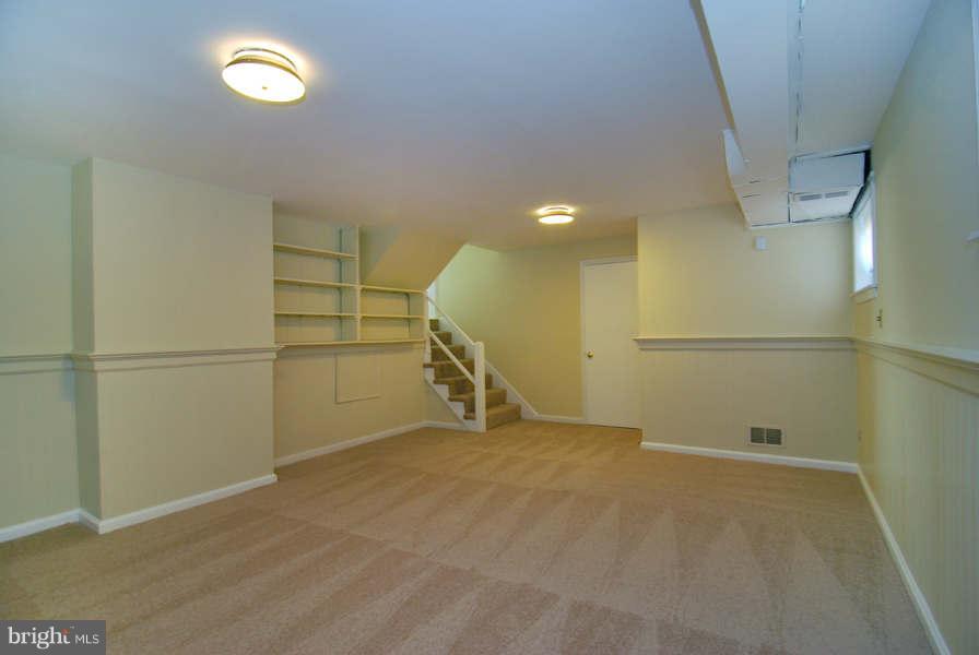5916 Flanders Street Springfield, VA 22150 - Photo 22 of 30 Family Room