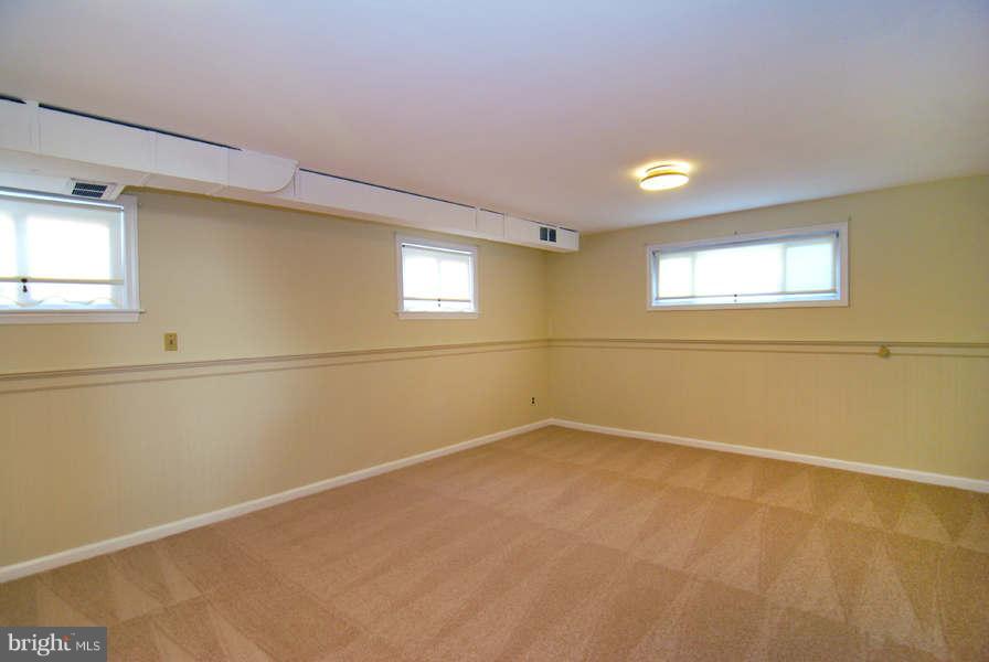 5916 Flanders Street Springfield, VA 22150 - Photo 23 of 30 Family Room