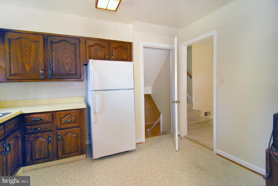 5916 Flanders Street Springfield, VA 22150 - Photo 9 of 30 Kitchen