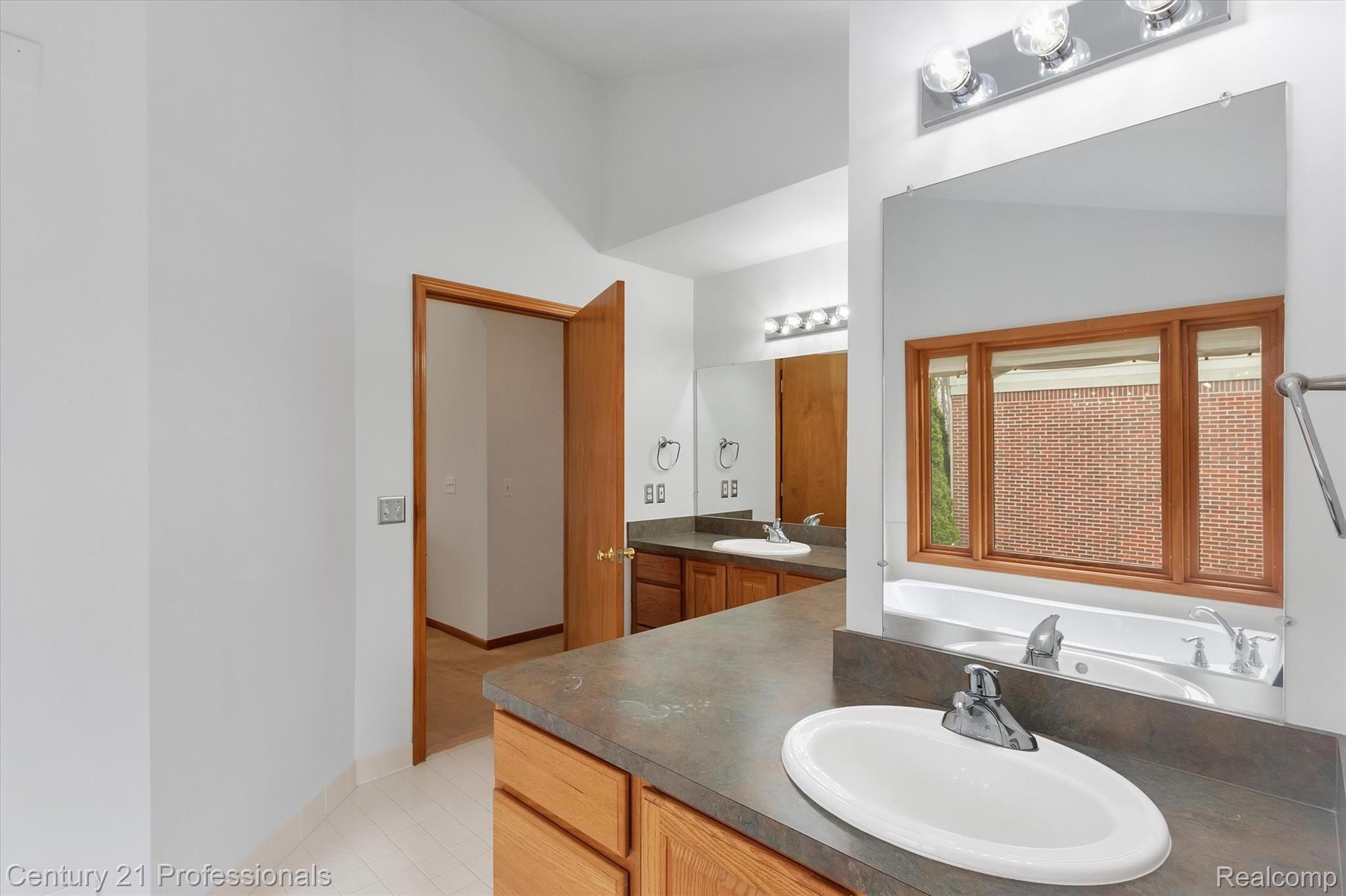 1571 Nadine Rochester, MI 48307 - Photo 28 of 50 29-1571-Nadine-WindowStill-Real-Estate-Photography-30.jpg