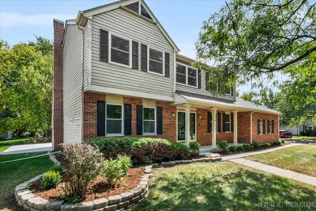 $675,000 | 1704 Kenyon Drive, Naperville, IL 60565