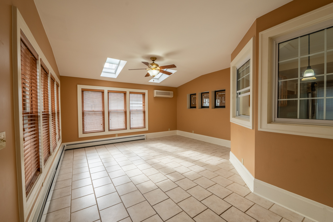 809 Richards Avenue Watertown, WI 53094 - Photo 17 of 56 Family Room