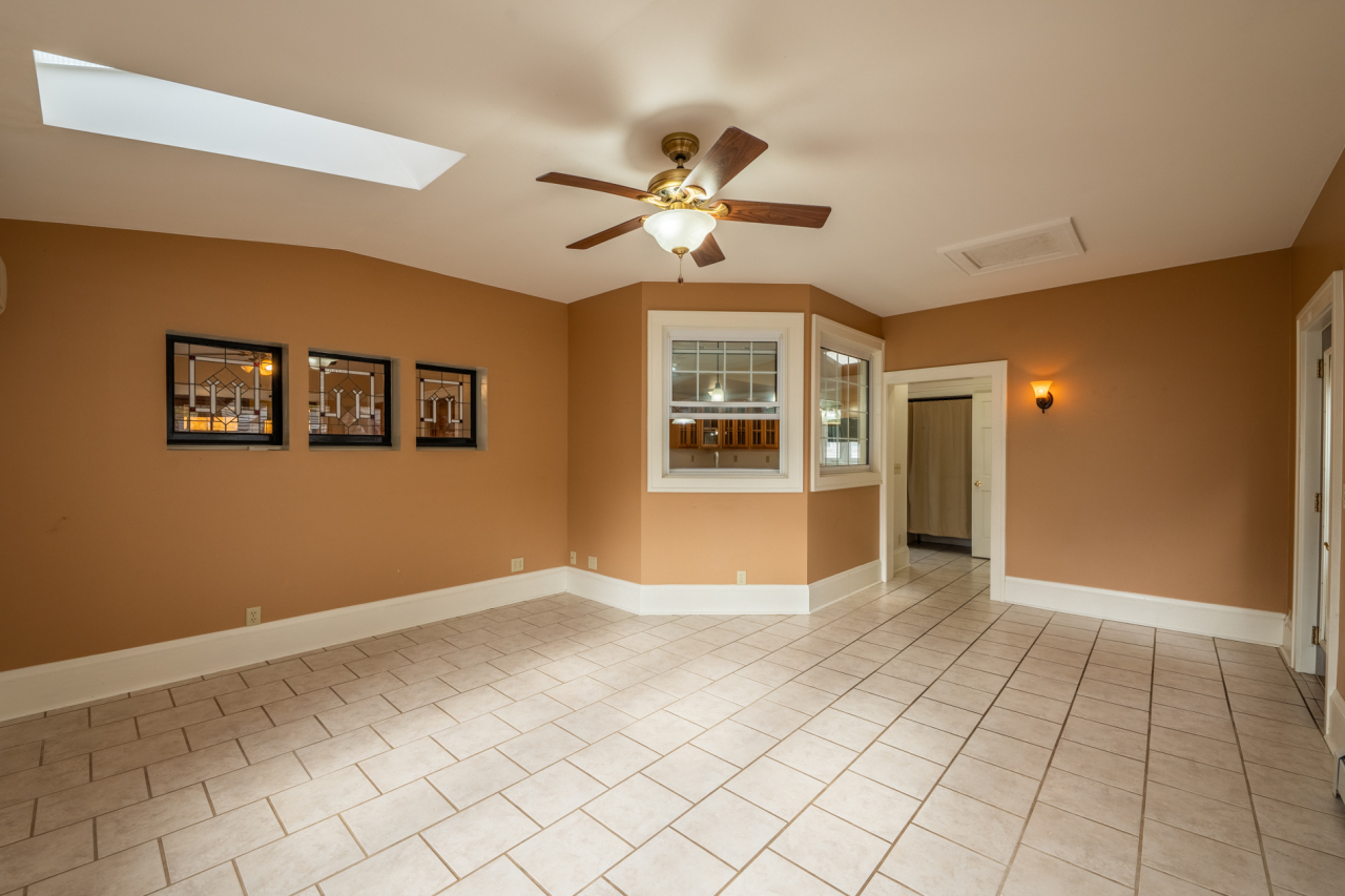 809 Richards Avenue Watertown, WI 53094 - Photo 18 of 56 Family room