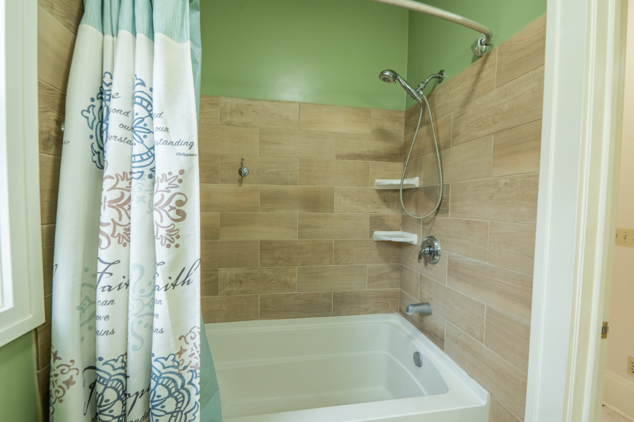 809 Richards Avenue Watertown, WI 53094 - Photo 20 of 56 Shower over Tub