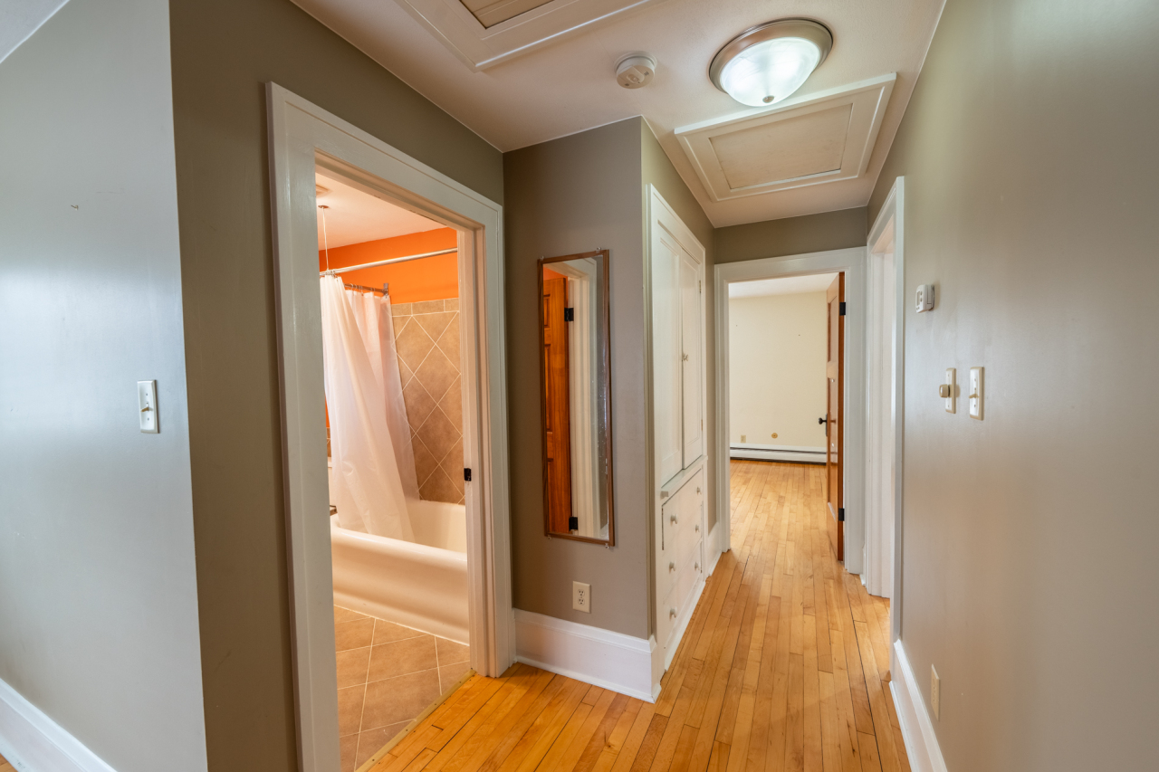 809 Richards Avenue Watertown, WI 53094 - Photo 22 of 56 Second Floor Hallway