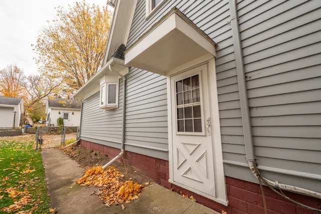 $369,900 | 809 Richards Avenue, Watertown, WI 53094