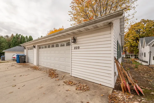 $369,900 | 809 Richards Avenue, Watertown, WI 53094