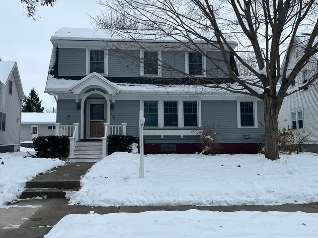 $369,900 | 809 Richards Avenue, Watertown, WI 53094