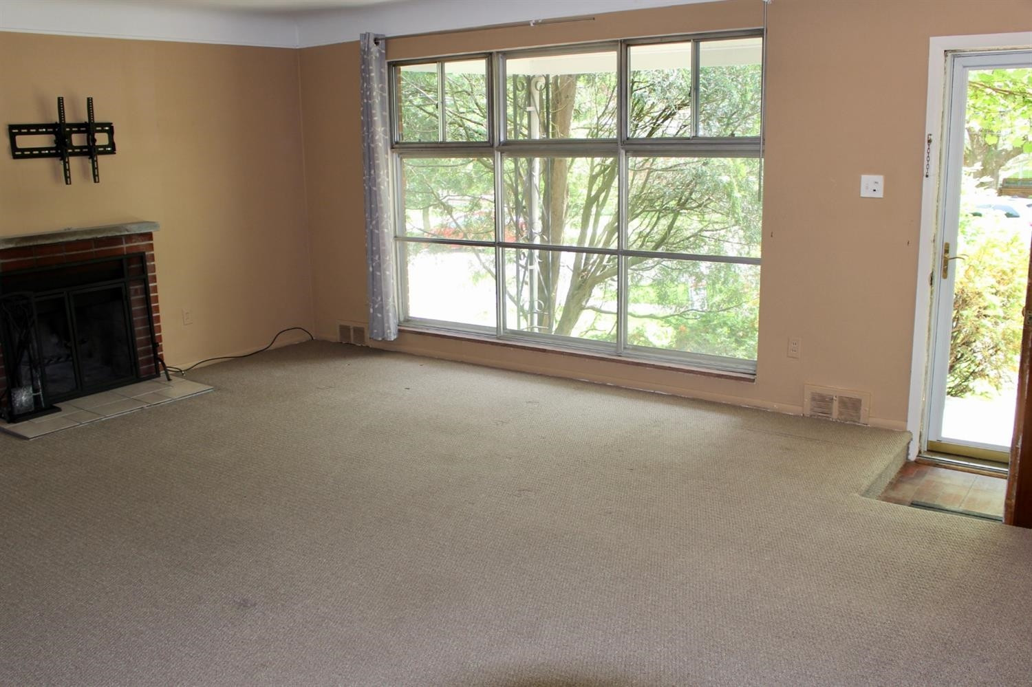 2416 Medford Road Ann Arbor, MI 48104 - Photo 4 of 33 Photo 4