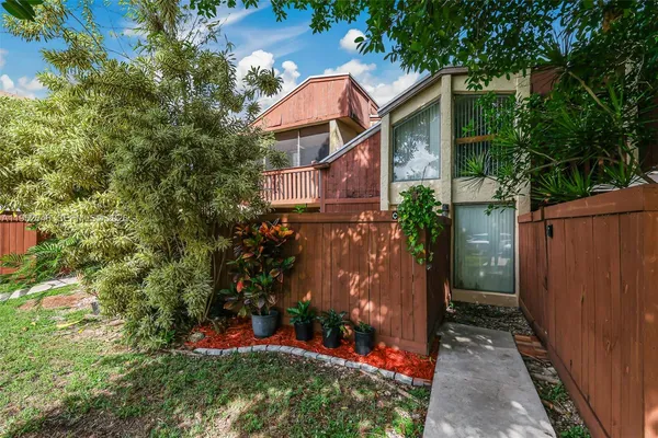 $389,900 | 7014 Southwest 114th Place, Unit C53, Miami, FL 33173