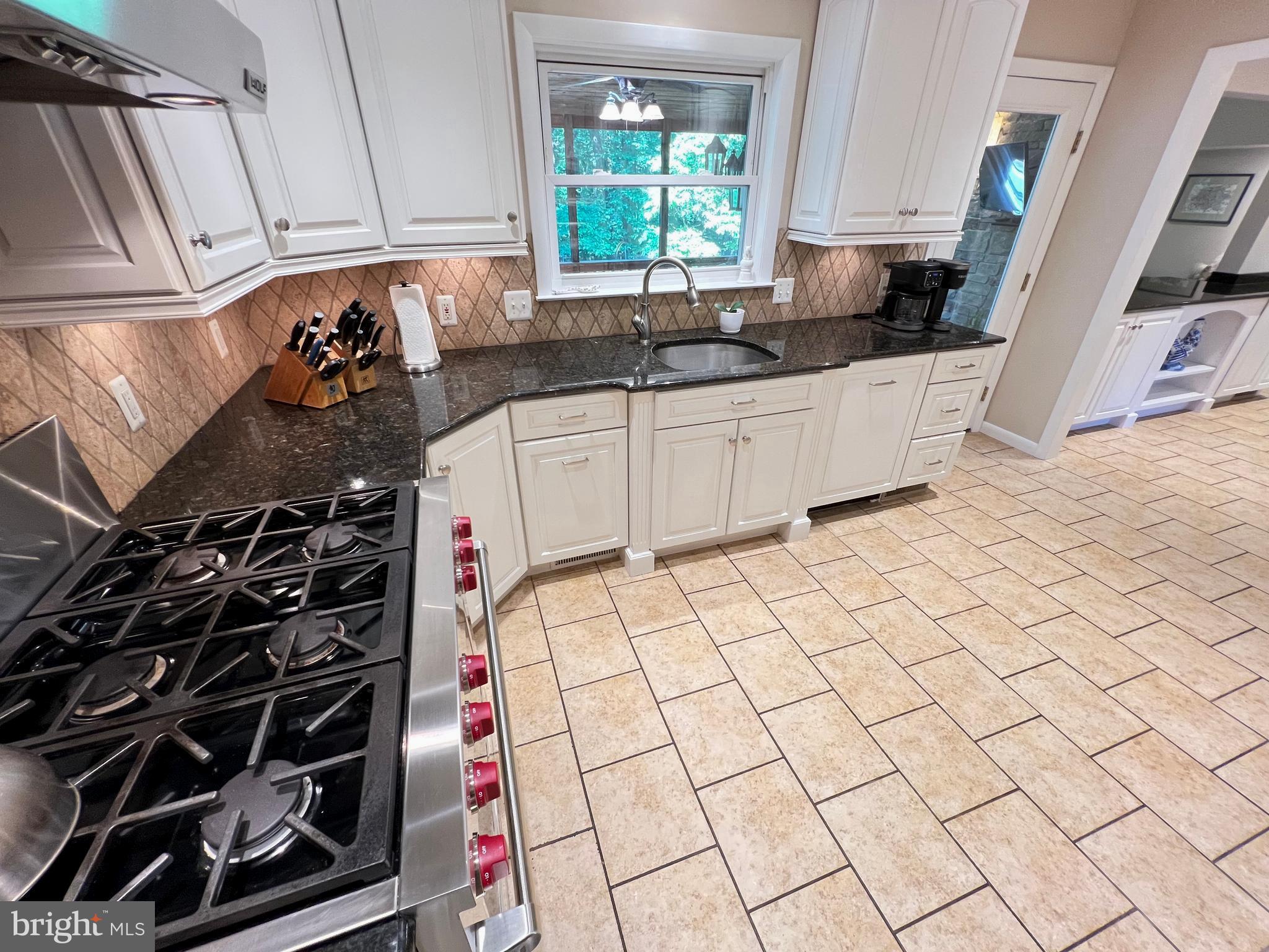 1027 Hart Road Baltimore, MD 21286 - Photo 9 of 94