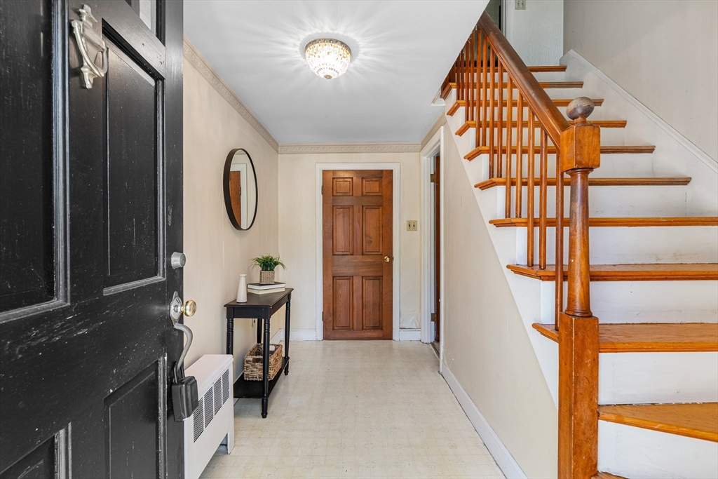38 Robinhood Road Winchester, MA 01890 - Photo 3 of 32