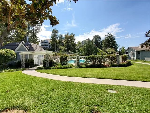 $2,850 | 26914 Rainbow Glen Drive, Unit 212, Canyon Country, CA 91351