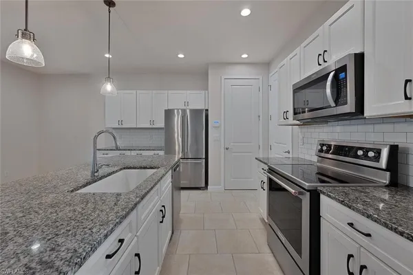 $3,300 | 13010 Pembroke Drive, Naples, FL 34105