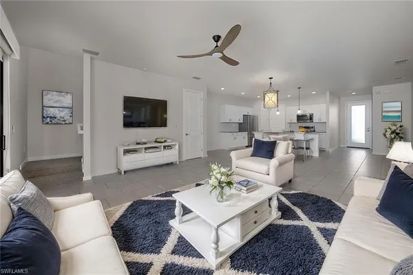 $3,300 | 13010 Pembroke Drive, Naples, FL 34105