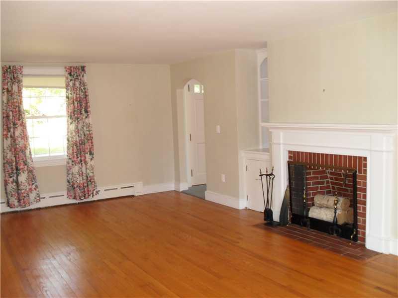 6 Hillview Road Gorham, ME 04038 - Photo 11 of 29 Living Room.