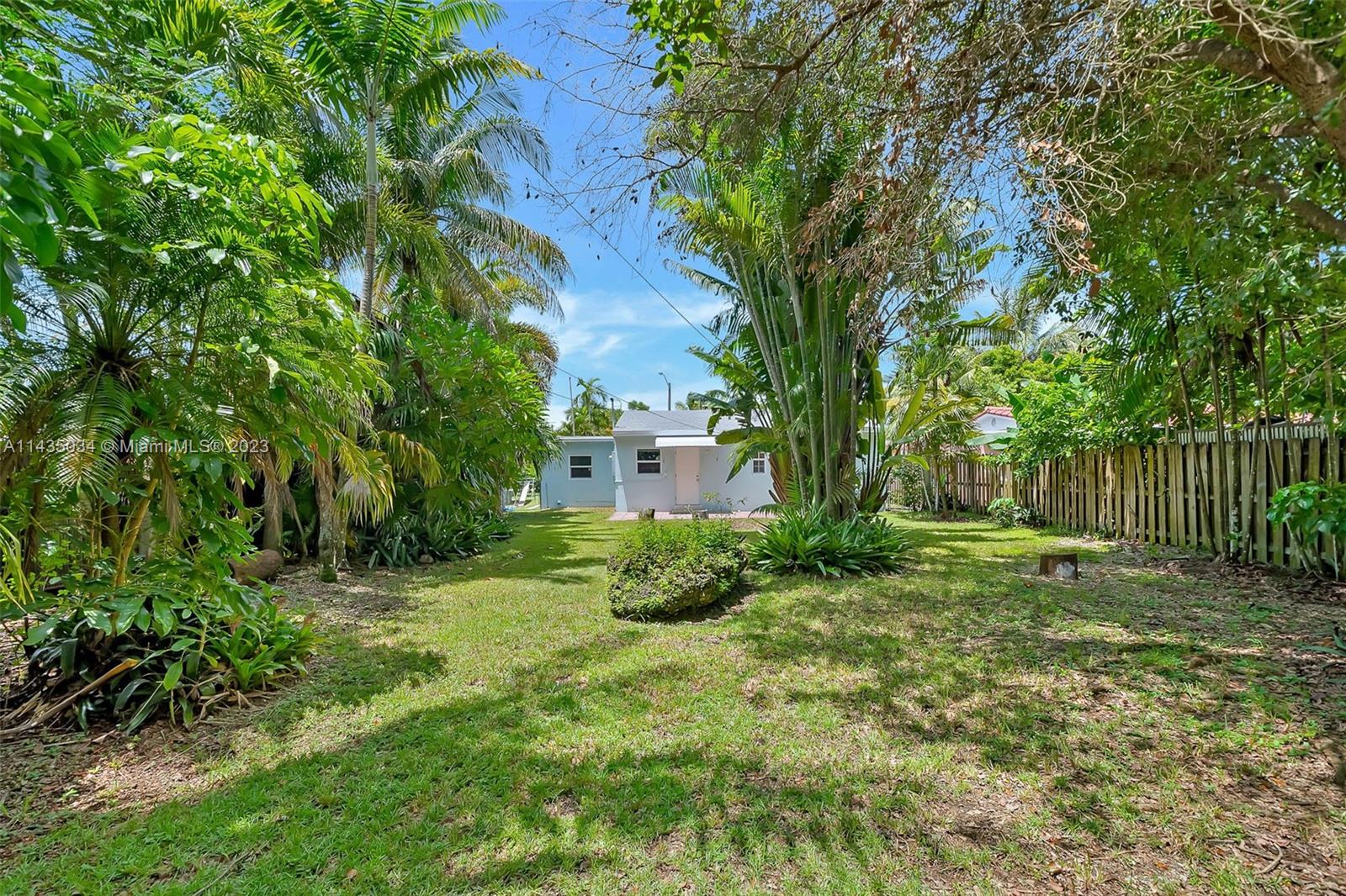 1023 Northwest 3rd Avenue Homestead, FL 33030 - Photo 5 of 32 a view of a back yard
