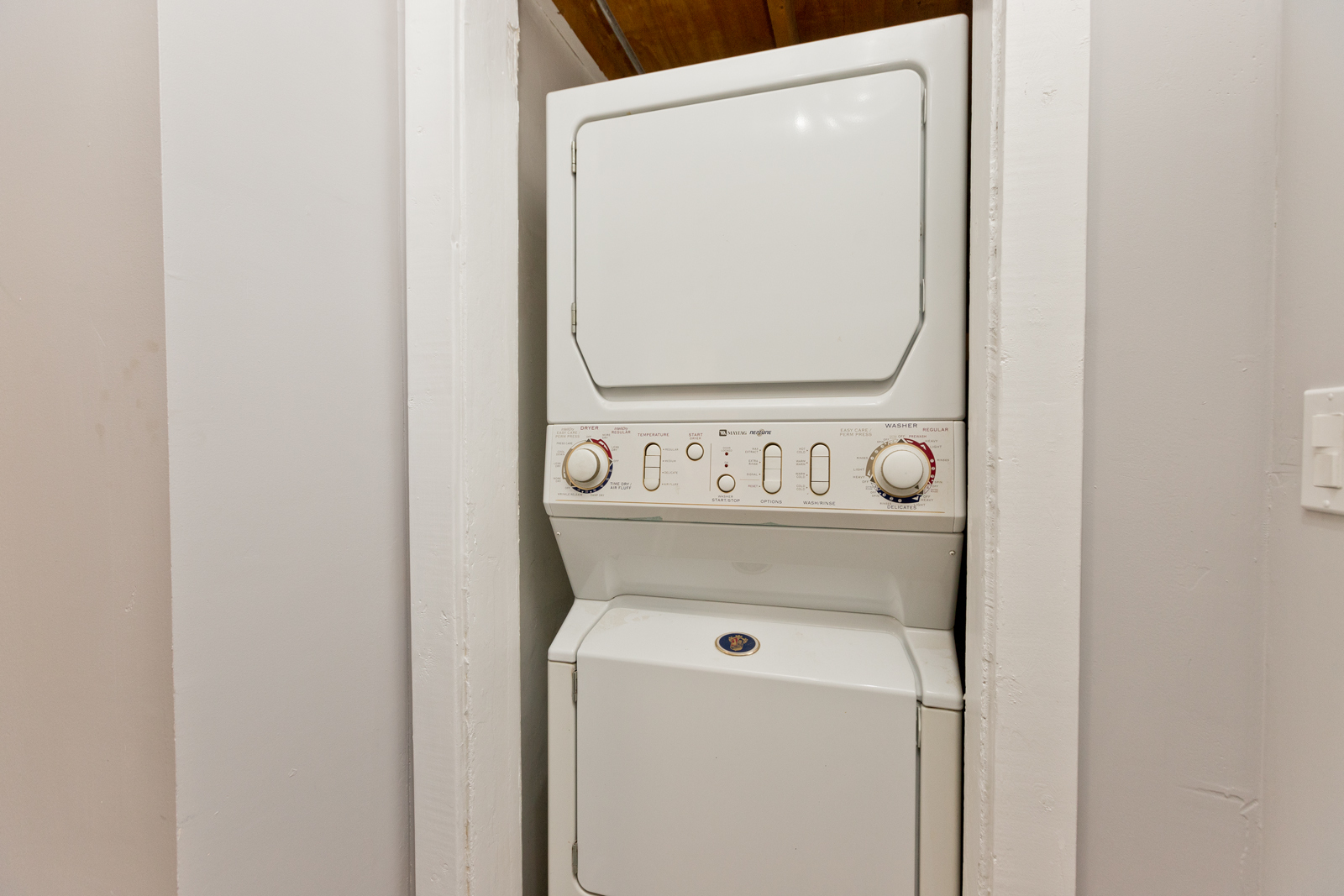 1300 West Addison Street, Unit 1 Chicago, IL 60613 - Photo 13 of 14 a utility room with dryer and washer