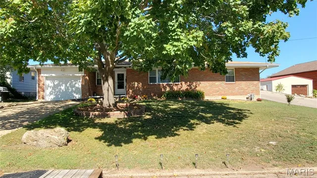 $187,500 | 102 West Center Street, Salem, MO 65560