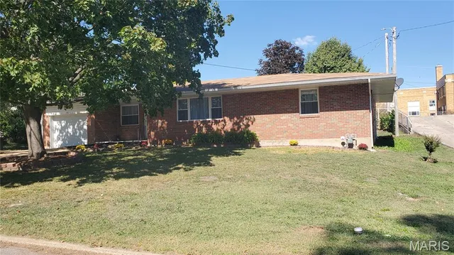 $187,500 | 102 West Center Street, Salem, MO 65560