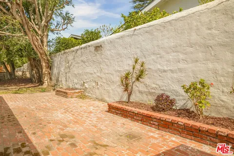 $3,850,000 | 1015 San Vicente Boulevard, Santa Monica, CA 90402