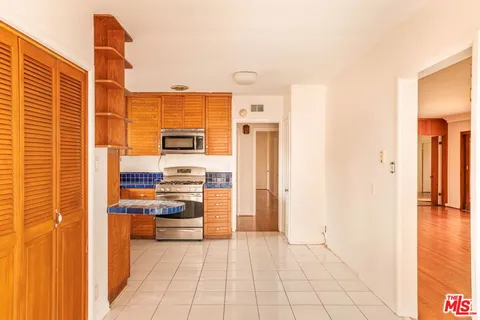 $3,850,000 | 1015 San Vicente Boulevard, Santa Monica, CA 90402