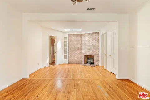 $3,850,000 | 1015 San Vicente Boulevard, Santa Monica, CA 90402