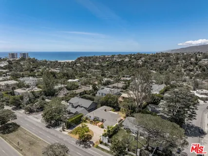 $3,850,000 | 1015 San Vicente Boulevard, Santa Monica, CA 90402