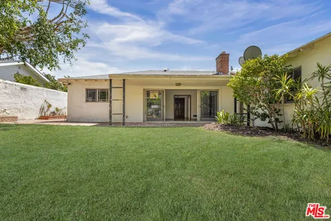 $3,850,000 | 1015 San Vicente Boulevard, Santa Monica, CA 90402