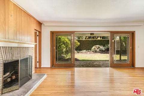 $3,850,000 | 1015 San Vicente Boulevard, Santa Monica, CA 90402