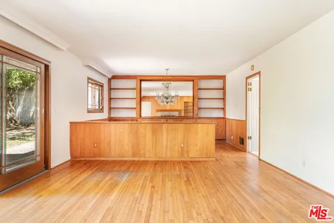 $3,850,000 | 1015 San Vicente Boulevard, Santa Monica, CA 90402