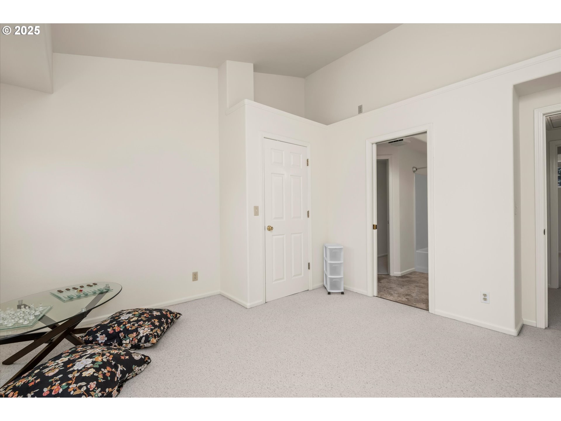 820 Park Terrace Eugene, OR 97404 - Photo 27 of 44 a view of room