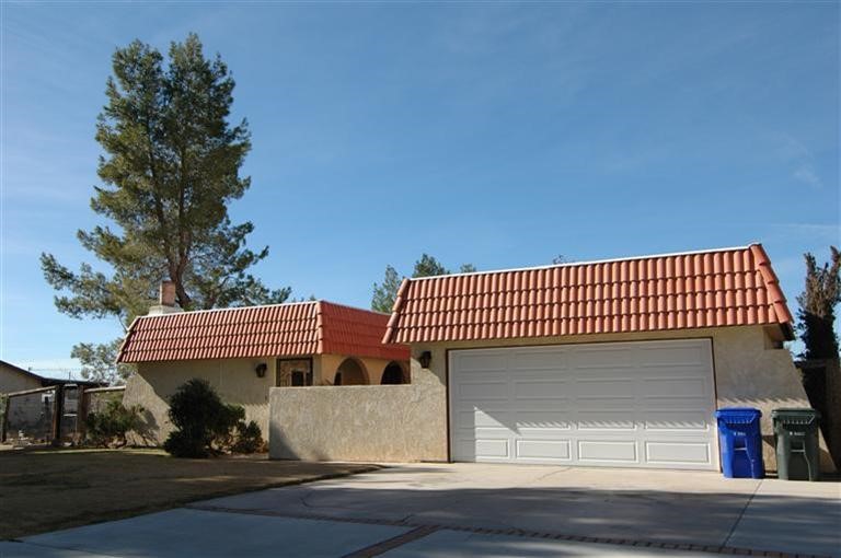 15640 Ramona Road Apple Valley, CA 92307 - Photo 1 of 1 a front view of a house