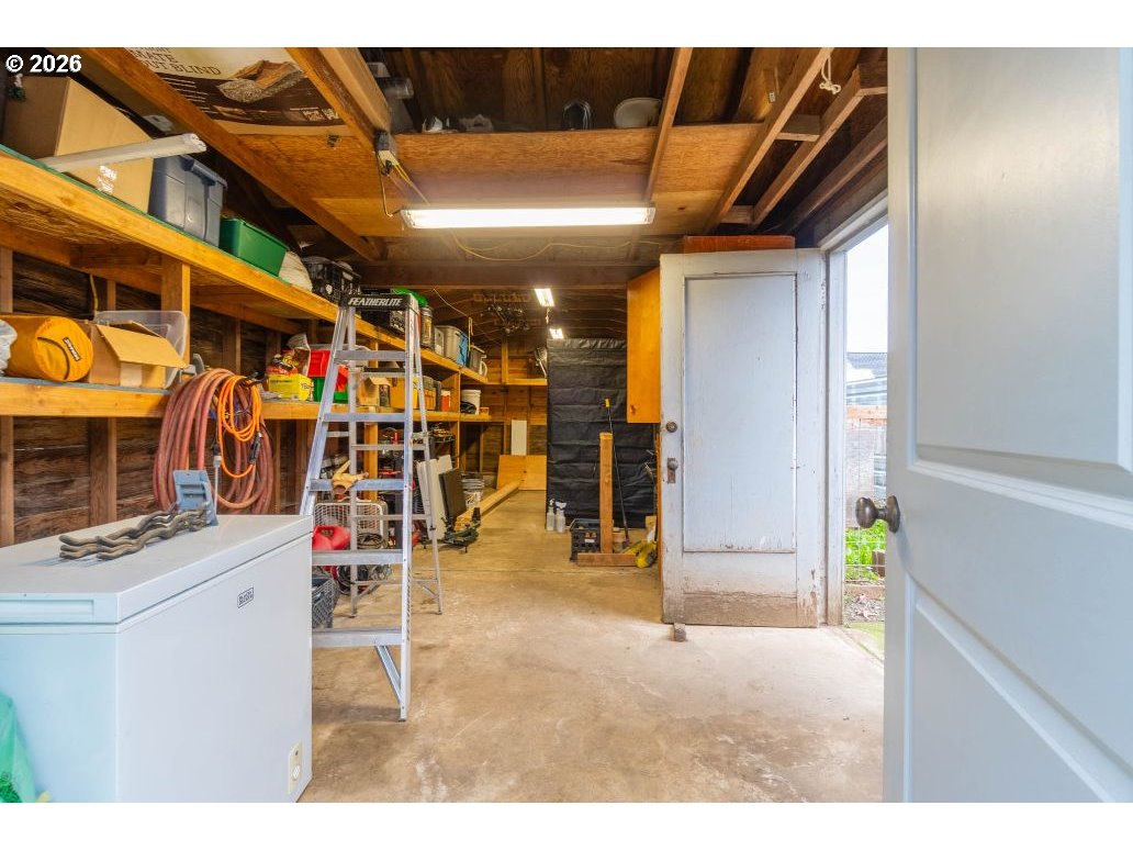 243 North Lane Street Cottage Grove, OR 97424 - Photo 13 of 22 a view of a room with racks