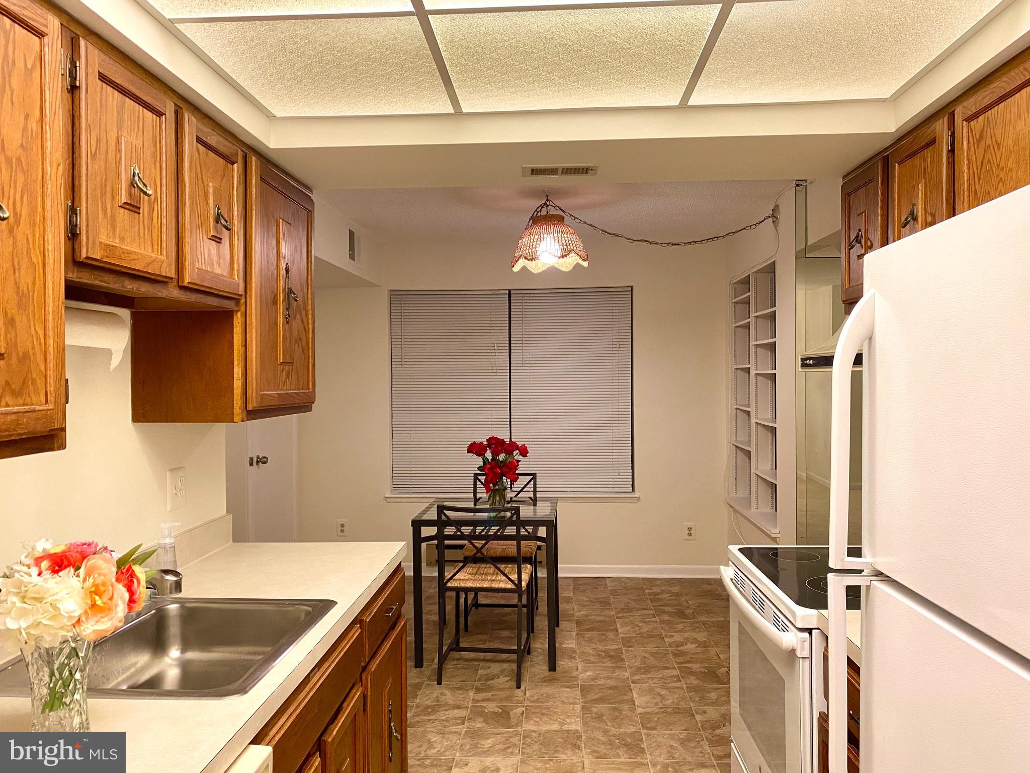 15311 Beaverbrook Court, Unit 902A Silver Spring, MD 20906 - Photo 13 of 38 Kitchen