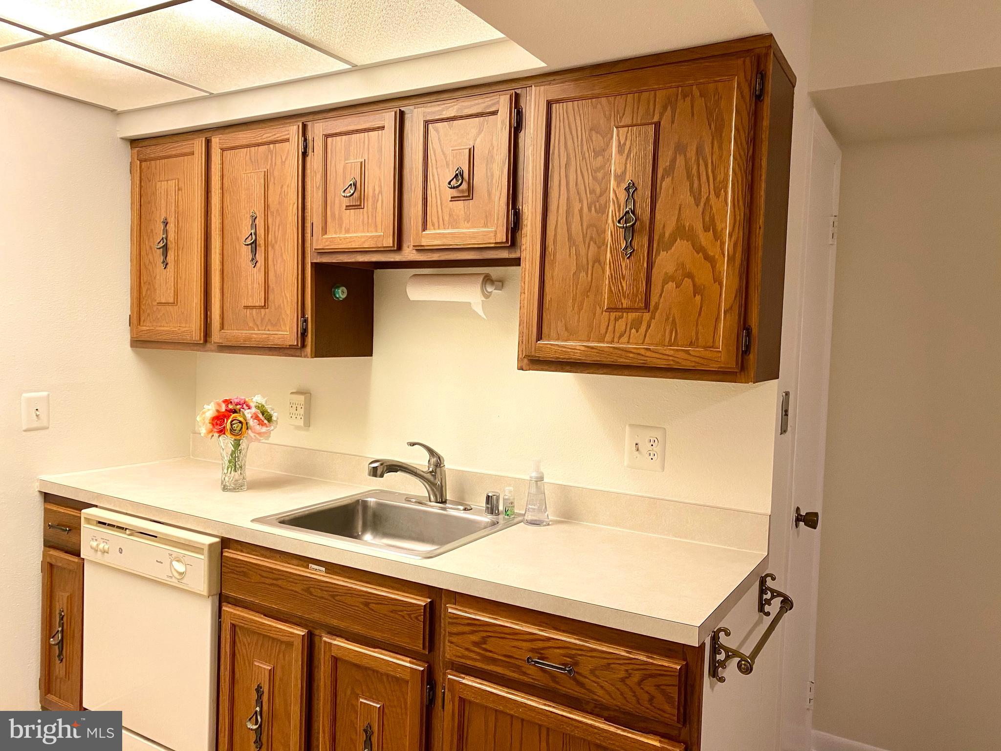 15311 Beaverbrook Court, Unit 902A Silver Spring, MD 20906 - Photo 17 of 38 Gallery Image 17