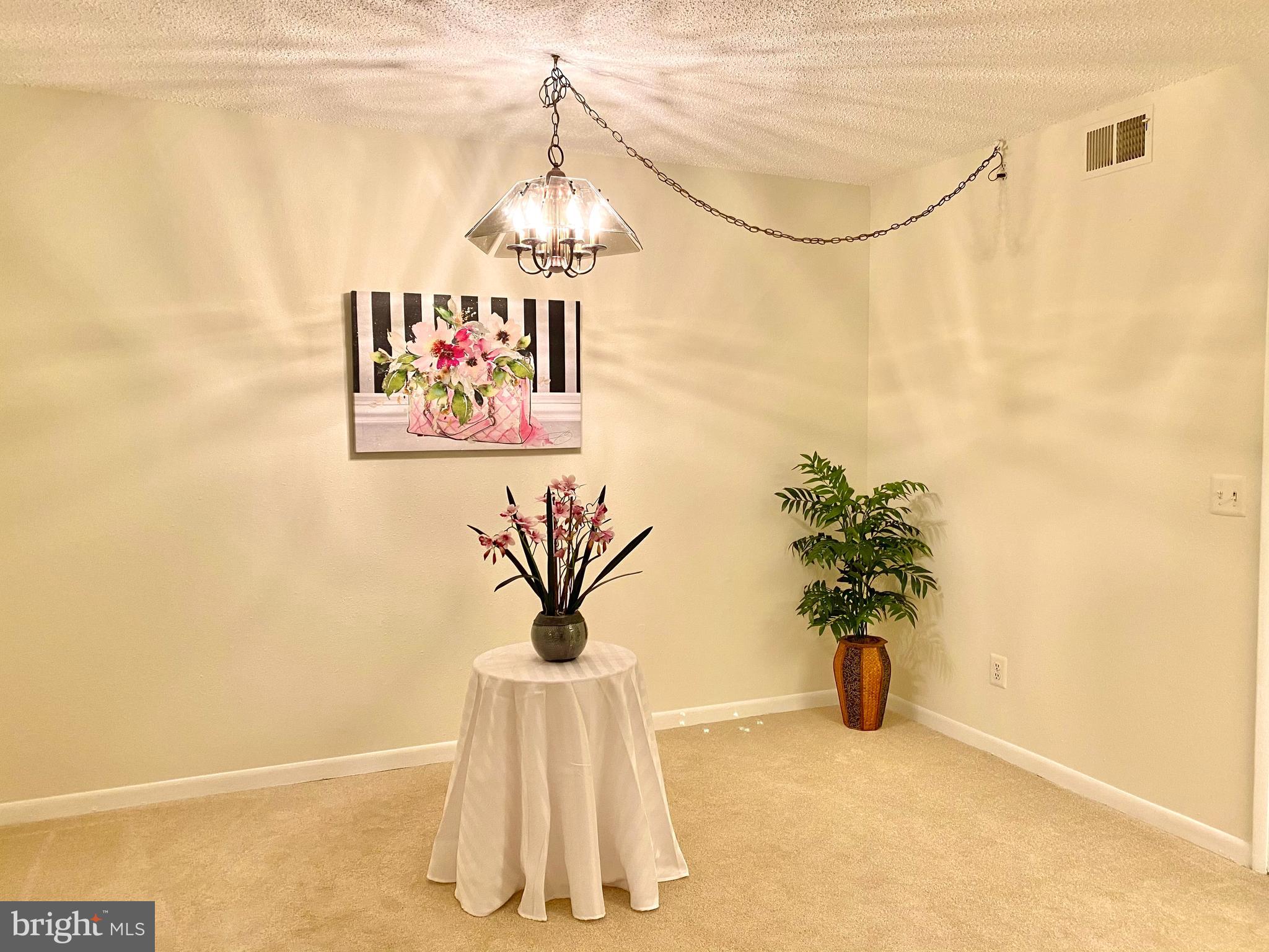 Dining room, new carpet and freshly painted