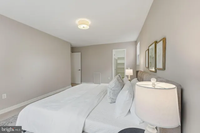 a en suite bathroom with a toilet sink and mirror