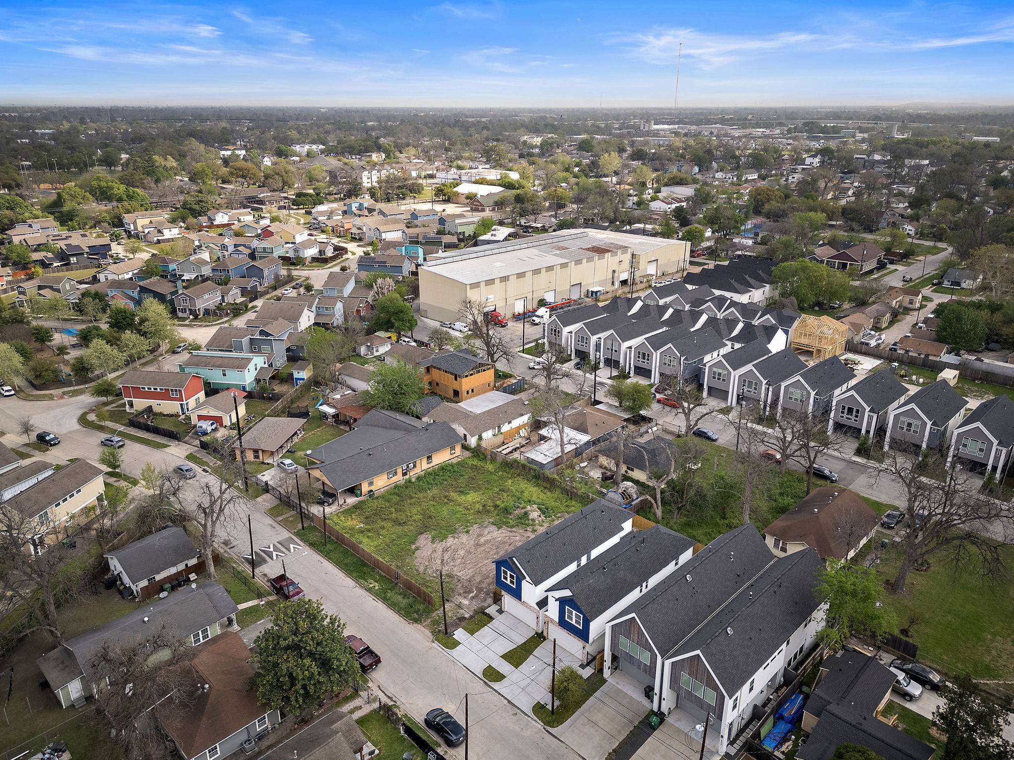 4012 Cetti Street Houston, TX 77009 - Photo 18 of 19 an aerial view of residential building with green space