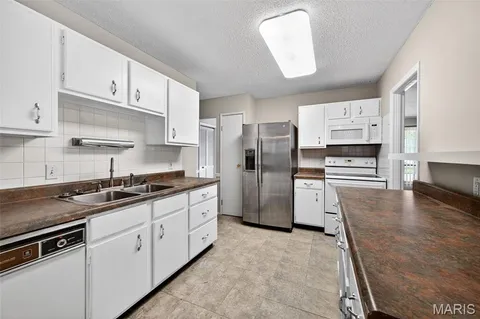 $285,000 | 4542 Frederickton Court, St. Louis, MO 63128