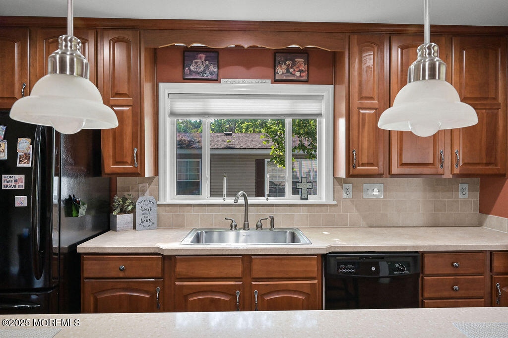 14 Village Road Morganville, NJ 07751 - Photo 17 of 31 14_village_road_017